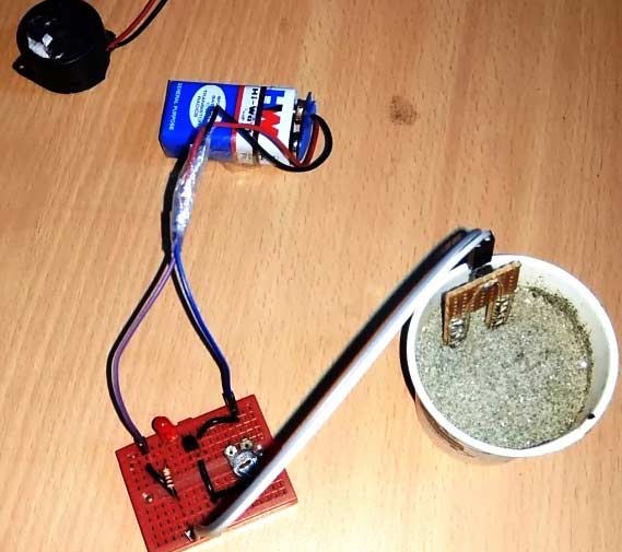 Simple Soil Moisture Detector Circuit working