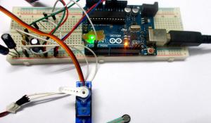 Arduino based Servo Motor Control with Weight (Force Sensor)